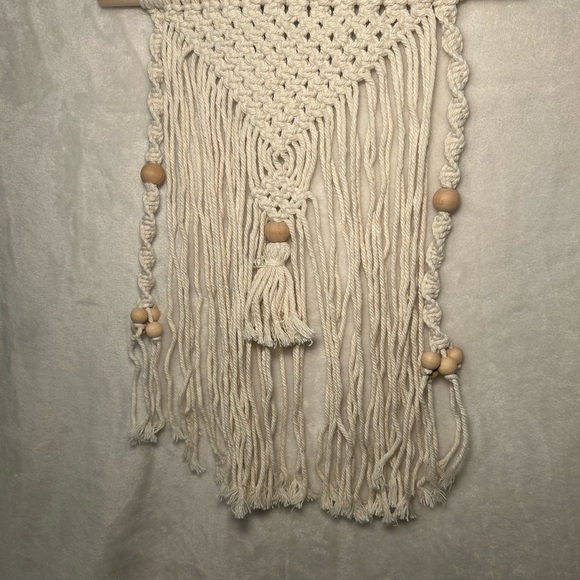 Elegant Beige Macrame Wall Hanging - Picture 3 of 4